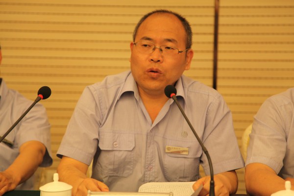龍鋼集團召開“兩學一做”學習教育動員部署會