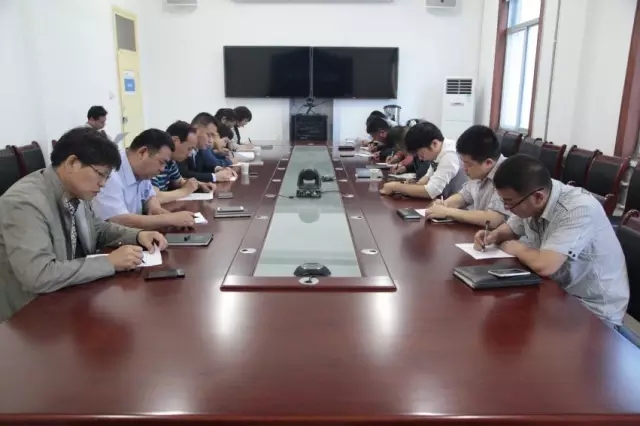 龍鋼集團(tuán)對擬提任干部進(jìn)行任前廉政法規(guī)考試和集體談話