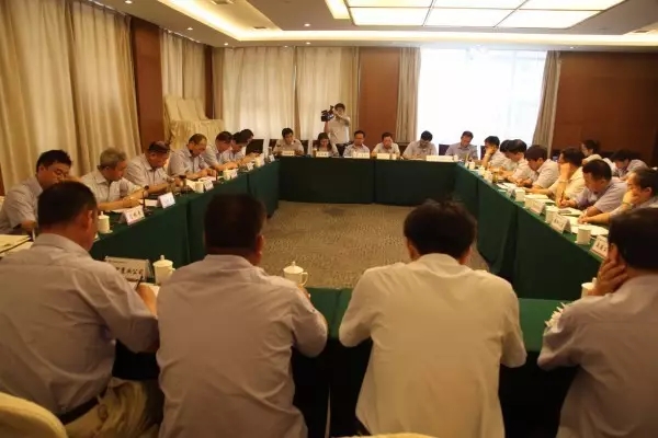 龍鋼集團(tuán)公司召開(kāi)6月份月度工作例會(huì) 龍鋼集團(tuán)公司召開(kāi)6月份月度工作例會(huì)