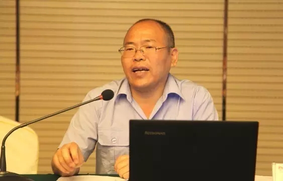 一堂生動(dòng)深刻的黨課---龍鋼集團(tuán)黨委舉辦“兩學(xué)一做”專題黨課 一堂生動(dòng)深刻的黨課---龍鋼集團(tuán)黨委舉辦“兩學(xué)一做”專題黨課