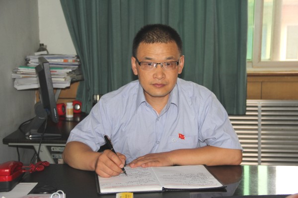 勇于奉獻(xiàn)的踐行者---陜鋼集團(tuán)2014-2016年度四優(yōu)共產(chǎn)黨員劉國(guó)祥