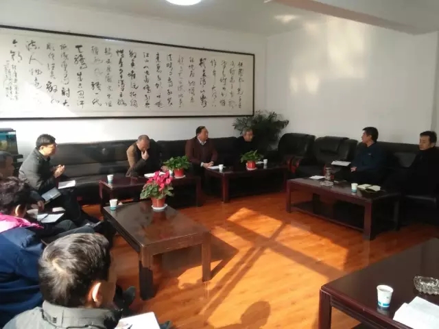 龍鋼集團(tuán)黨政領(lǐng)導(dǎo)春節(jié)收假第一天到西鋼、紅光物流公司檢查指導(dǎo)工作