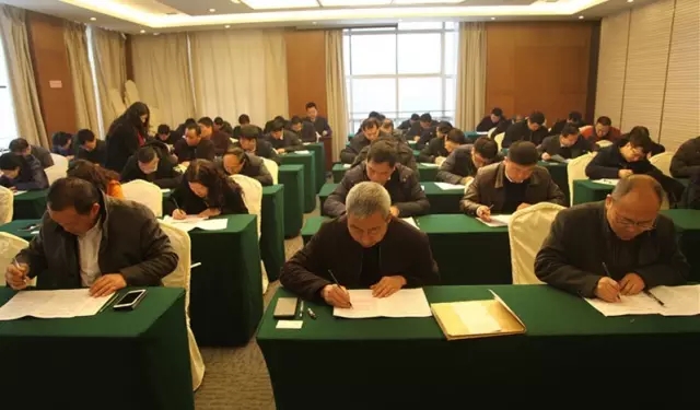 龍鋼集團公司舉辦企業(yè)主要負責人、安全管理人員復審、辦證考試