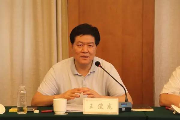 陜鋼集團(tuán)召開龍鋼集團(tuán)公司追趕超越匯報(bào)點(diǎn)評(píng)會(huì)