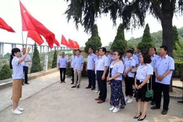 綜合服務公司喜迎“七一”參觀紅色革命基地
