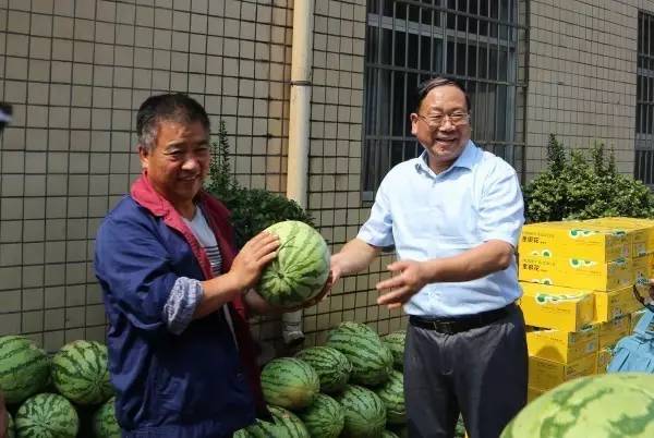 董銀師、劉光明、陳輝赴基層單位慰問送清涼