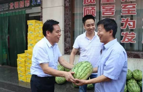 董銀師、劉光明、陳輝赴基層單位慰問送清涼