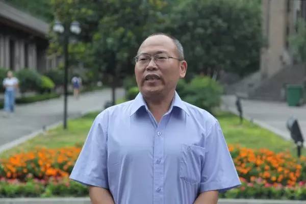 龍鋼集團開展紀念建軍90周年復(fù)轉(zhuǎn)退伍軍人革命傳統(tǒng)教育活動