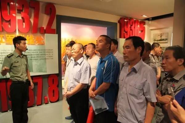 龍鋼集團開展紀念建軍90周年復(fù)轉(zhuǎn)退伍軍人革命傳統(tǒng)教育活動