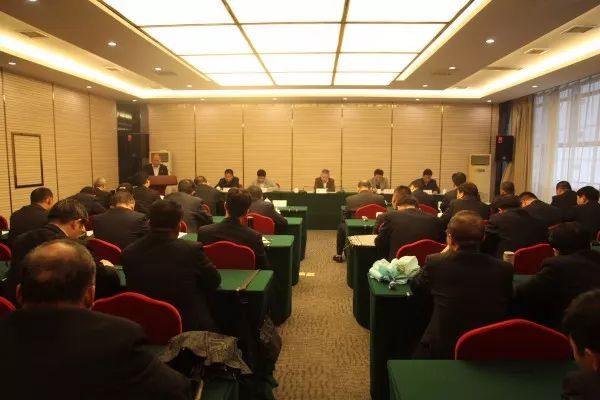 楊海峰帶隊檢查龍鋼集團公司2017年黨風廉政建設(shè)工作