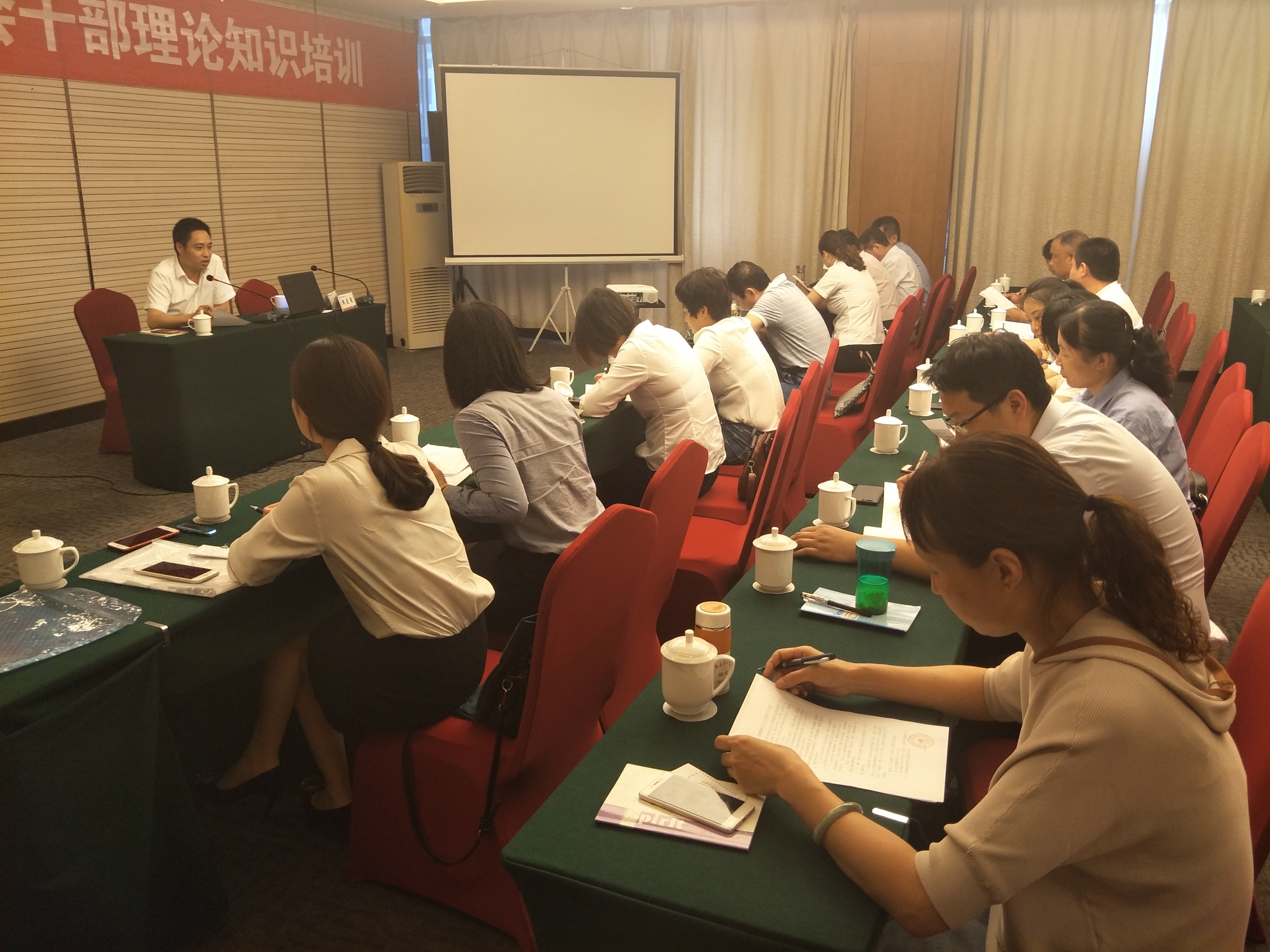 龍鋼集團(tuán)召開2018年二季度工會(huì)主席例會(huì) 龍鋼集團(tuán)召開2018年二季度工會(huì)主席例會(huì)