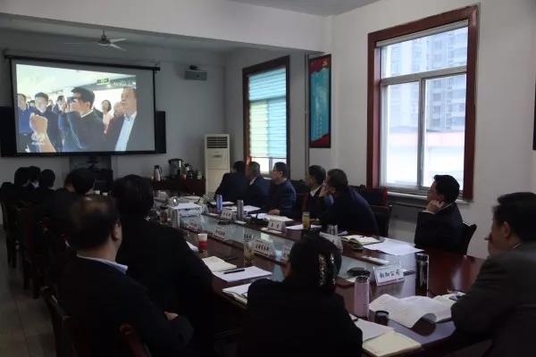 龍鋼集團召開“講政治、敢擔當、改作風”專題教育學習研討會