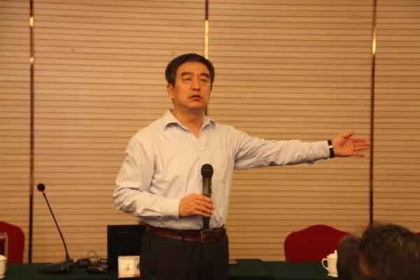 龍鋼集團(tuán)召開黨風(fēng)廉政建設(shè)專題輔導(dǎo)及“以案促訓(xùn)”警示教育大會(huì)