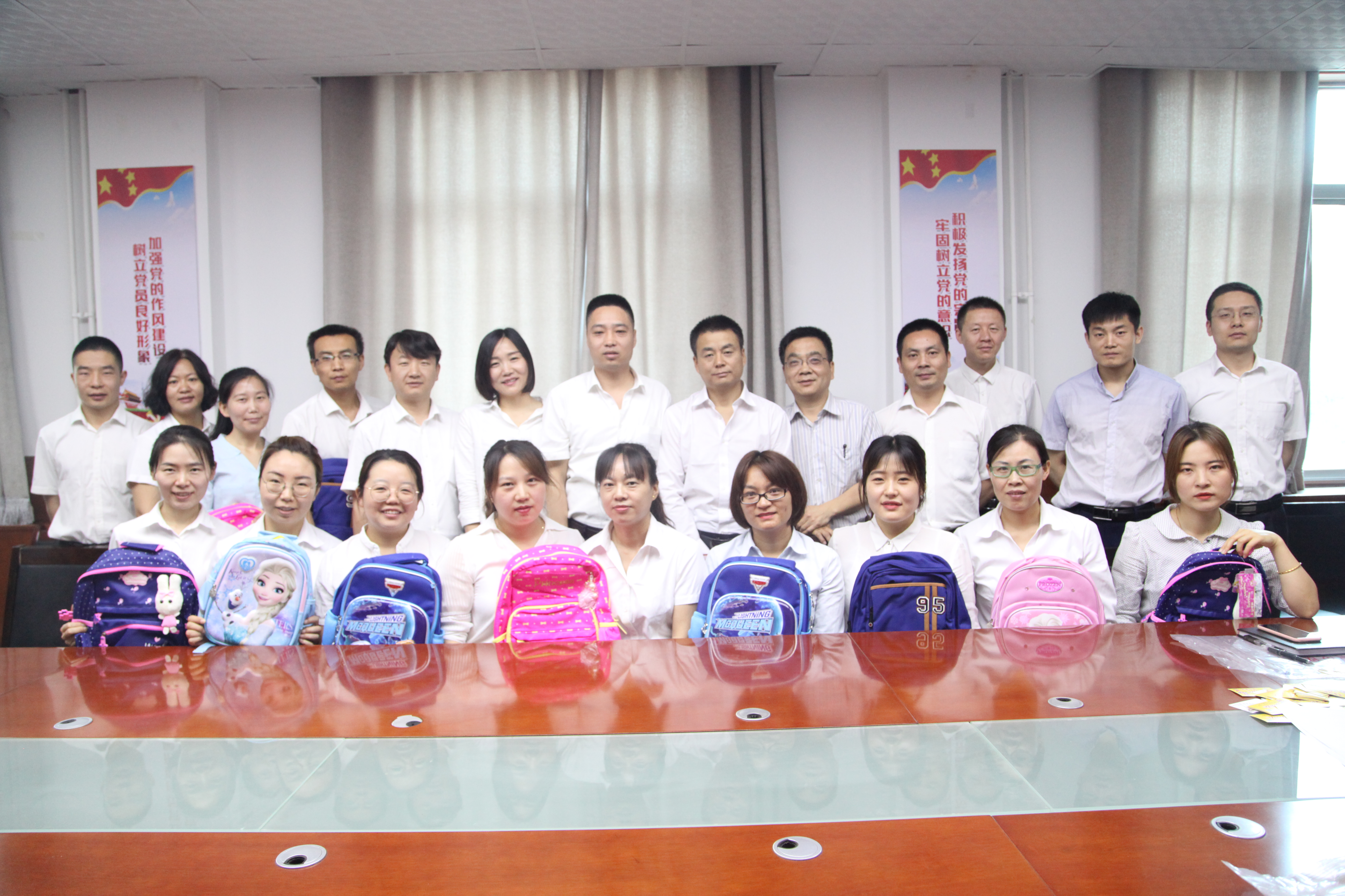 “關注成長 筑夢六一”——龍鋼集團女職委開展“六一兒童節(jié)”關愛活動