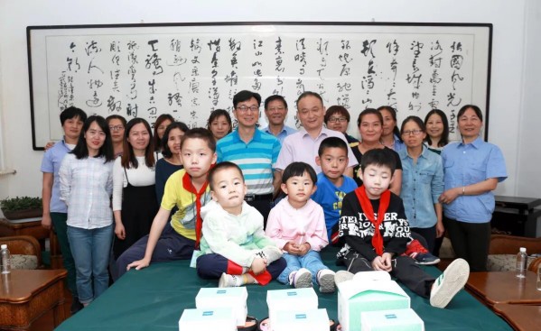 “關注成長 筑夢六一”——龍鋼集團女職委開展“六一兒童節(jié)”關愛活動