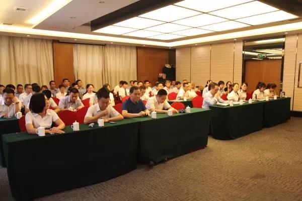 一封家書寄深情 千言萬語說安全——龍鋼集團(tuán)公司組織開展“安全家書巡回誦讀”活動(dòng) 一封家書寄深情 千言萬語說安全——龍鋼集團(tuán)公司組織開展“安全家書巡回誦讀”活動(dòng)
