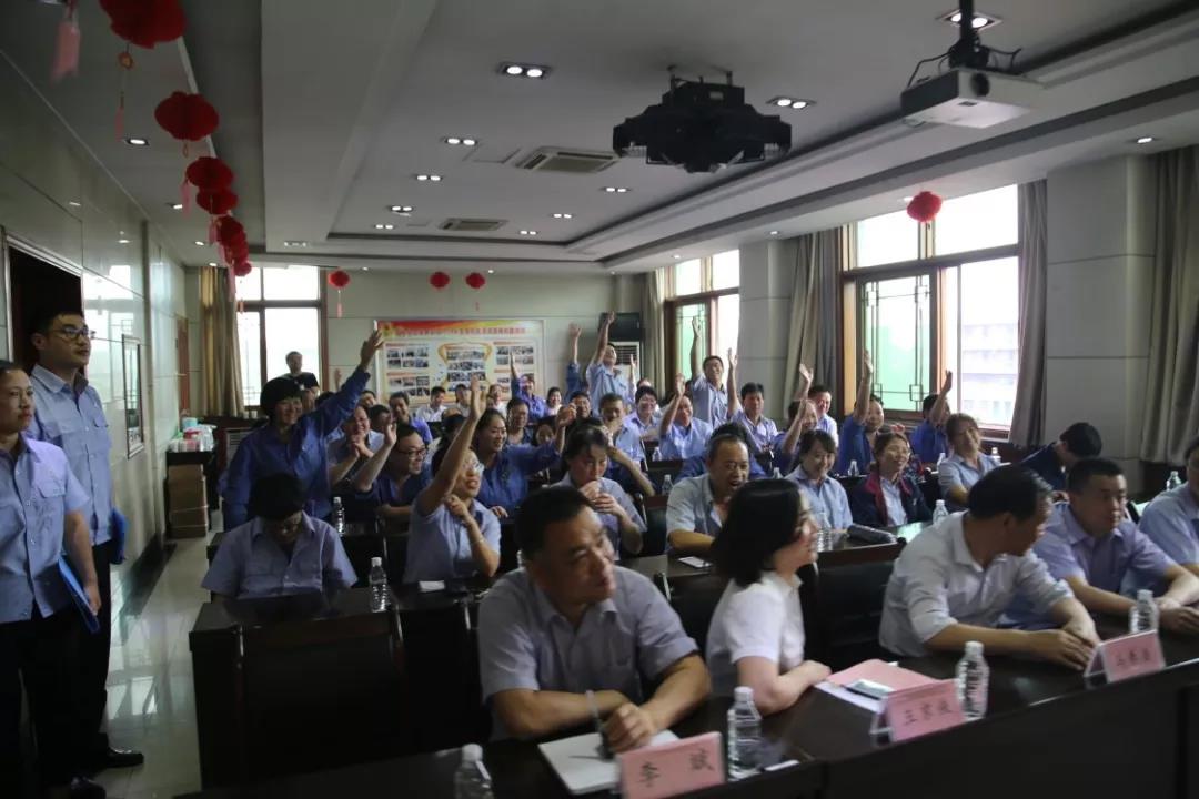 一封家書寄深情 千言萬語說安全——龍鋼集團(tuán)公司組織開展“安全家書巡回誦讀”活動(dòng) 一封家書寄深情 千言萬語說安全——龍鋼集團(tuán)公司組織開展“安全家書巡回誦讀”活動(dòng)