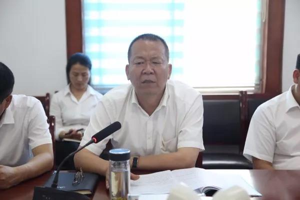 龍鋼集團(tuán)黨委繼續(xù)開展“不忘初心、牢記使命”主題教育中心組學(xué)習(xí)暨讀書班研討