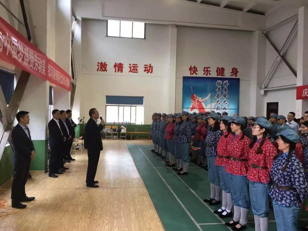 嘹亮的頌歌　深情的祝?！堜摷瘓F(tuán)百人合唱節(jié)目側(cè)記