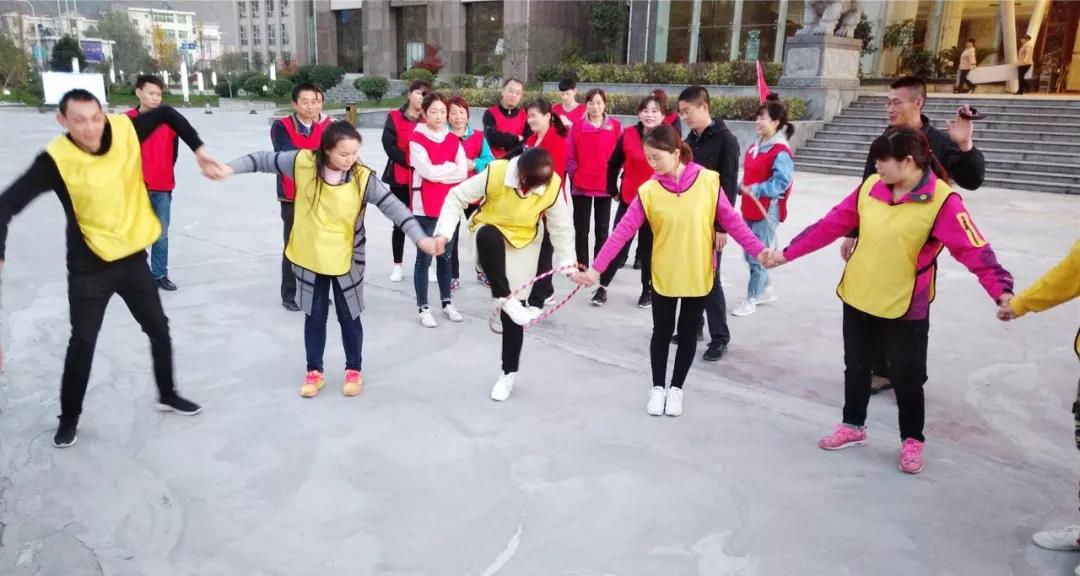 磨練意志，超越自我，凝聚團(tuán)隊(duì)，贏在執(zhí)行——酒店板塊開展2019年度員工素質(zhì)集訓(xùn)活動(dòng)