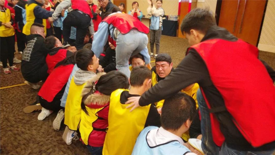 磨練意志，超越自我，凝聚團(tuán)隊(duì)，贏在執(zhí)行——酒店板塊開展2019年度員工素質(zhì)集訓(xùn)活動(dòng)