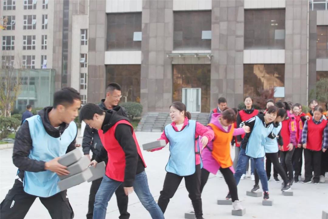 磨練意志，超越自我，凝聚團(tuán)隊(duì)，贏在執(zhí)行——酒店板塊開展2019年度員工素質(zhì)集訓(xùn)活動(dòng)