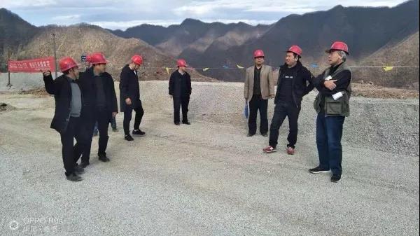 陜西省應(yīng)急管理廳組織專家對大西溝礦業(yè)公司二級安全生產(chǎn)標準化進行評審