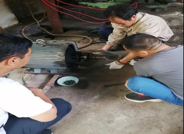力戰(zhàn)酷暑守好陣地 精心維護保證供給——華冶公司電機社區(qū)供水系統(tǒng)搶修紀(jì)實