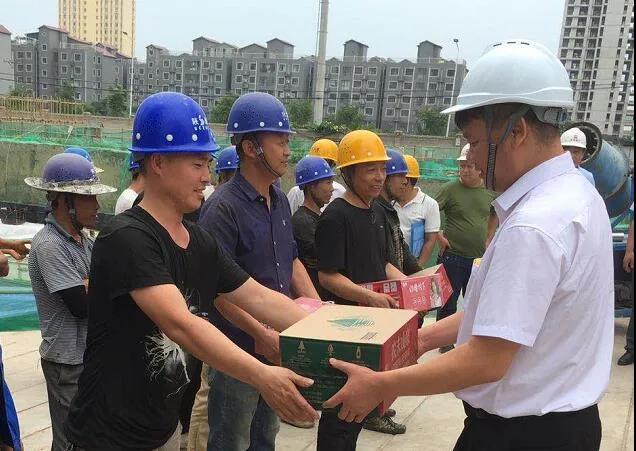 龍鋼集團慰問西安“禹龍”商品鋼筋直供項目工地