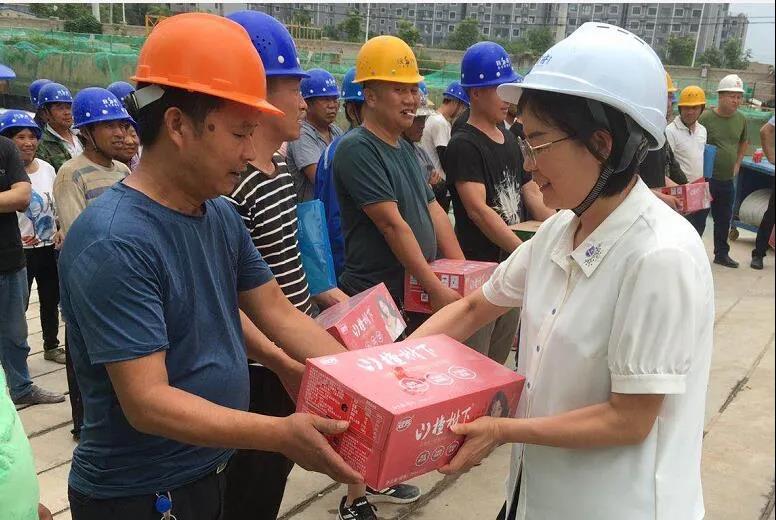 龍鋼集團慰問西安“禹龍”商品鋼筋直供項目工地