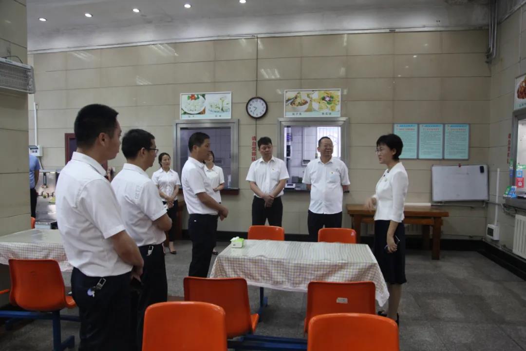 陜西省文明辦對龍鋼集團(tuán)全國文明單位創(chuàng)建工作進(jìn)行復(fù)審驗收