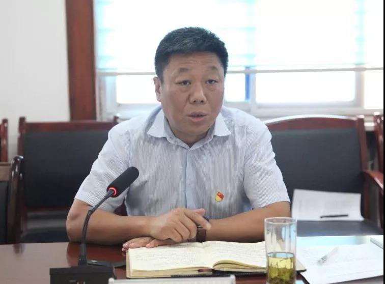 龍鋼集團黨委召開“黨建領(lǐng)航、班子引領(lǐng)、干部走在前列”“三基三對標(biāo)”專題匯報會