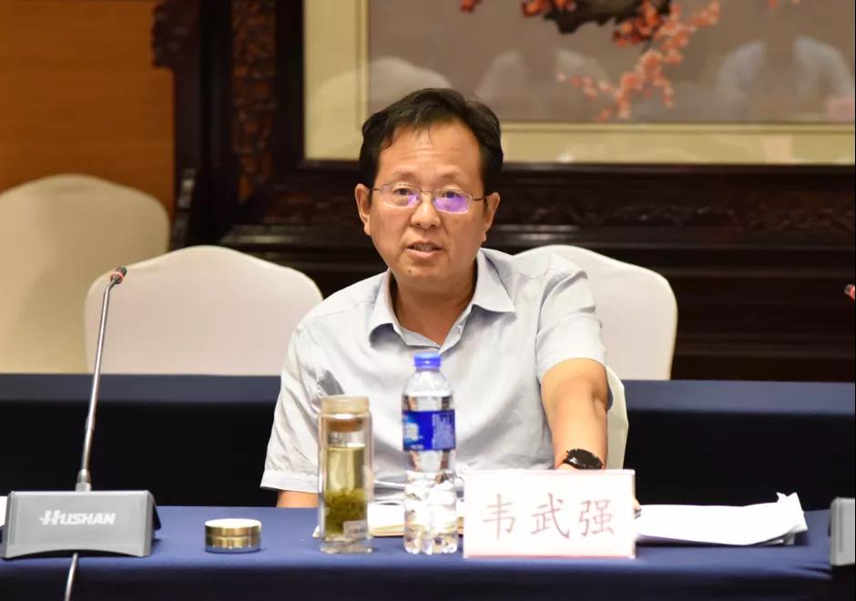 龍鋼集團(tuán)三家雙管單位召開“黨建領(lǐng)航、班子引領(lǐng)，干部走在前列”領(lǐng)導(dǎo)班子“三基三對(duì)標(biāo)” 工作述職會(huì)