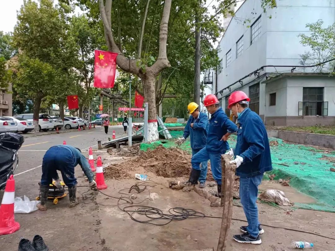 國(guó)慶里的一抹中國(guó)紅