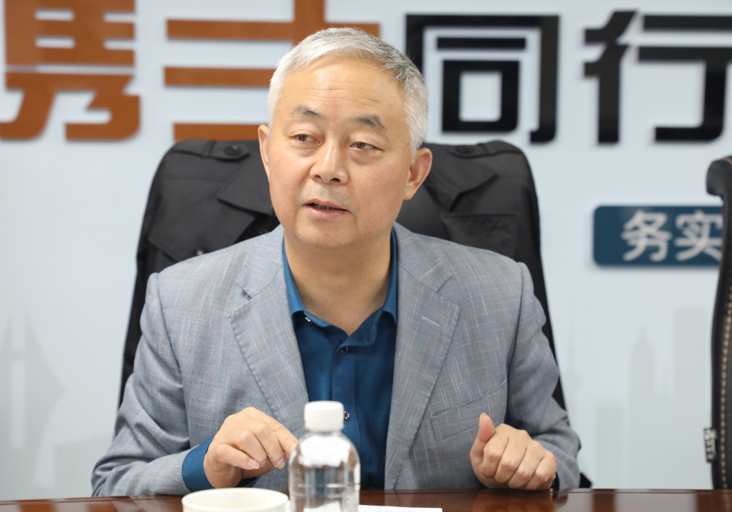 楊海峰到大西溝礦業(yè)公司調(diào)研指導(dǎo)菱鐵礦開(kāi)發(fā)工作
