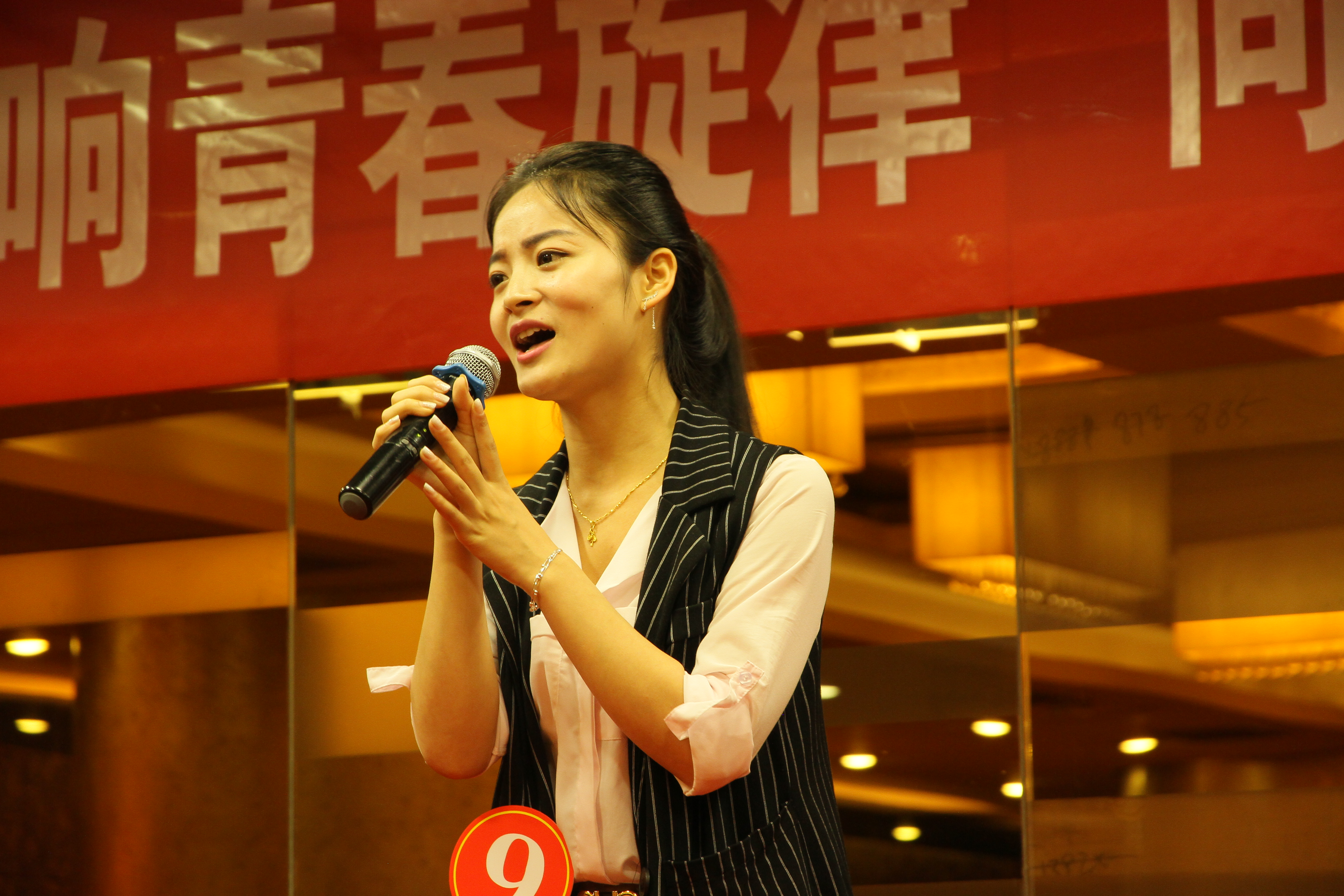 龍鋼集團舉辦“唱響青春旋律 同為黨旗增輝 ”青年歌手大賽